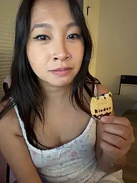 petiteTai's Webcam Show