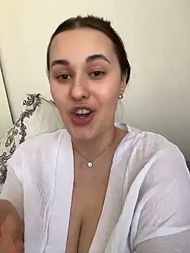 Chat XXX en directo de Queen_Monica_
