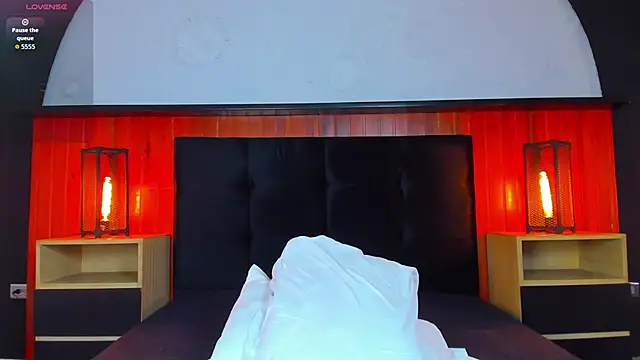 Leo_Savage_n Webbikameraesitys