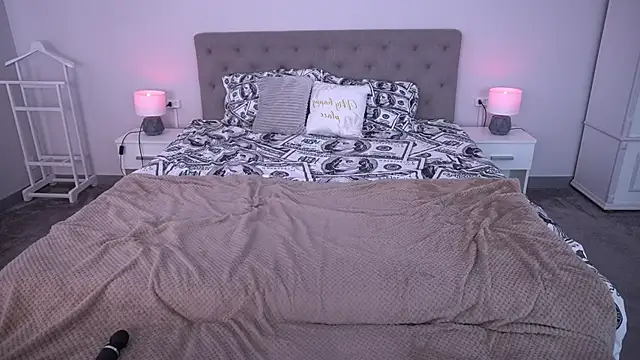 NikkiGoldSide Adlı Modelin Canlı XXX Sohbeti