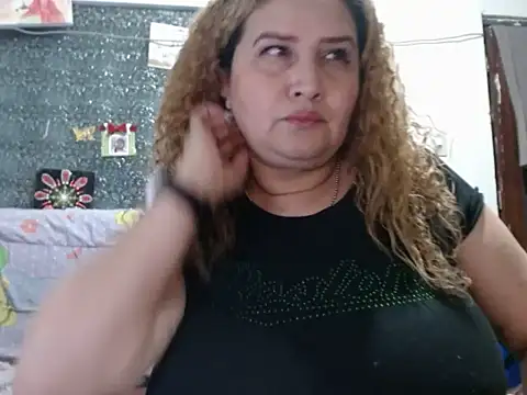 Perla1981--'s Live XXX Chat