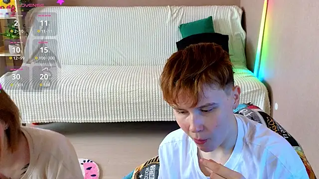 Онлайн чат two_gerls_here