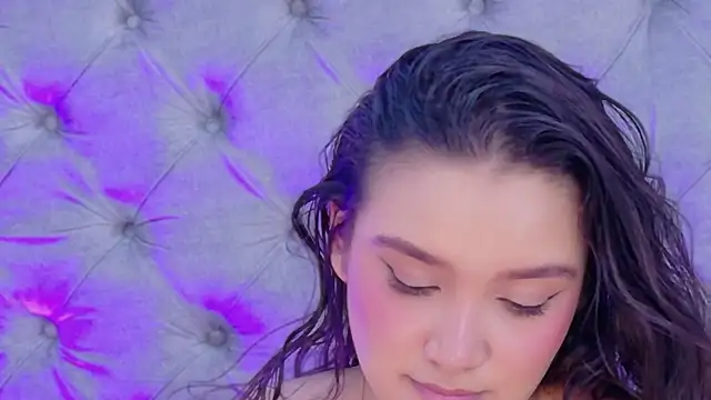 LiiaBloom's Live XXX Chat
