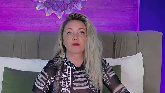 XXX chat uživo modela VeraNoires