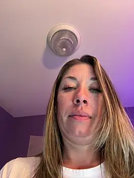 Show modela MiraKisss na web-kameri