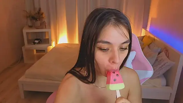 Kim_Bless – Naživo chatovacia miestnosť