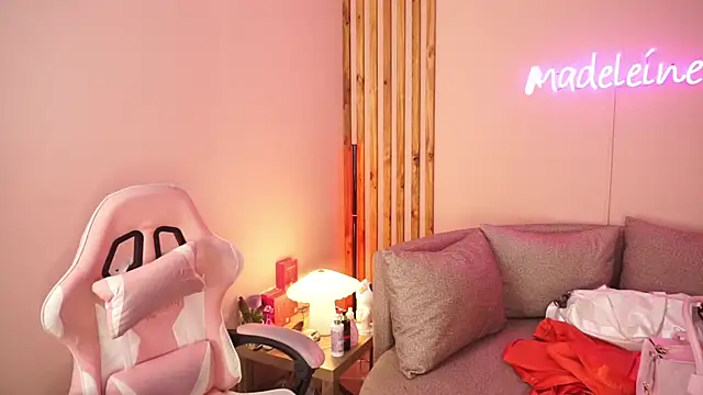 MadeleineSanez 即時 XXX 聊天