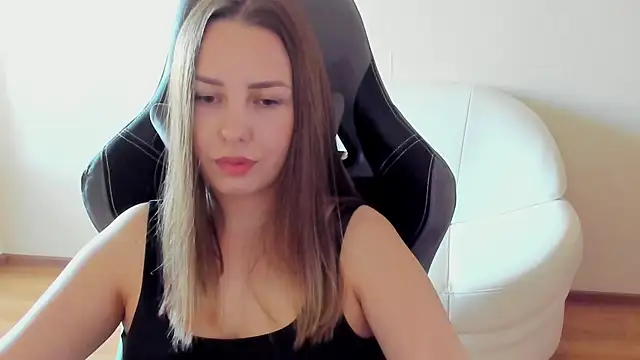 XXX chat uživo modela Mia_shy1