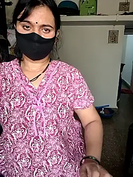 HeartlessGirl Webcam-Show