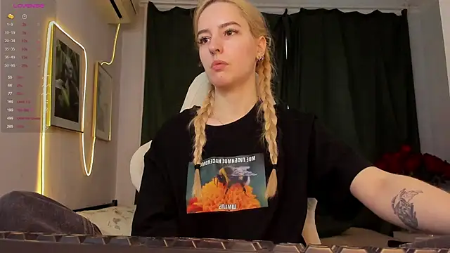 Fire_moth live XXX chat