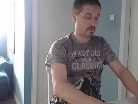 Chat XXX en directo de MisterFaithRO