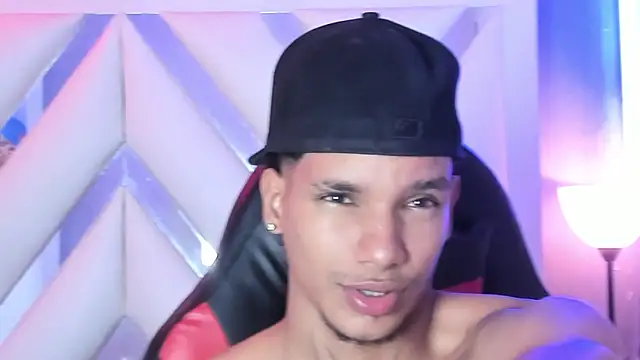 XXX chat uživo modela kai_storm77