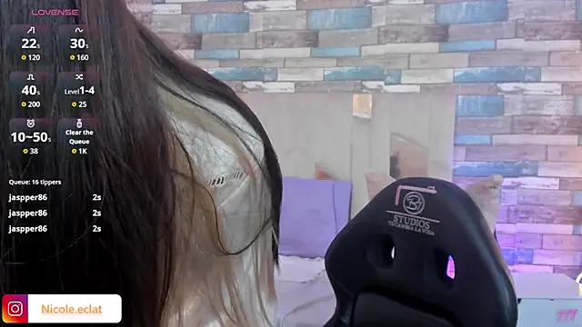 Chat +18 de cloe_1tay ao vivo
