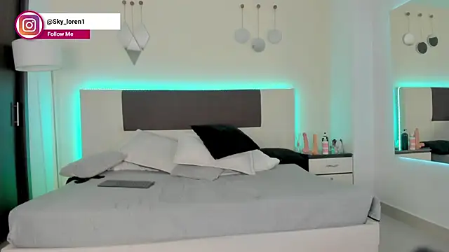 XXX chat uživo modela Sky_Loren