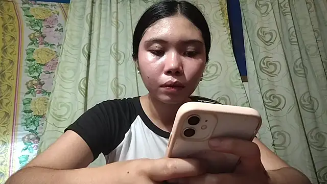 XXX chat uživo modela RegenaKhanponaphan