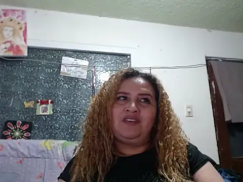 Perla1981--'s Live XXX Chat