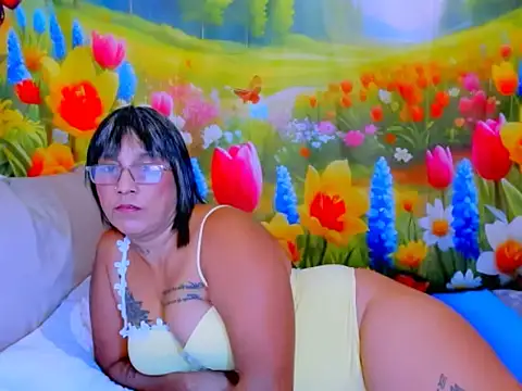 Chat +18 de indianroxy ao vivo