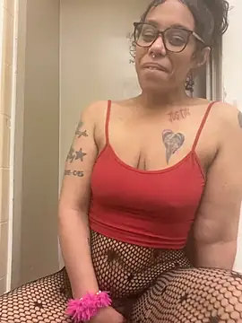 Desirae_Luciano Show in webcam