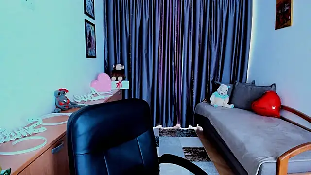 MiniLysii's Live XXX Chat