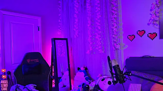 Angel-Lewd-Cake's Webcam Show