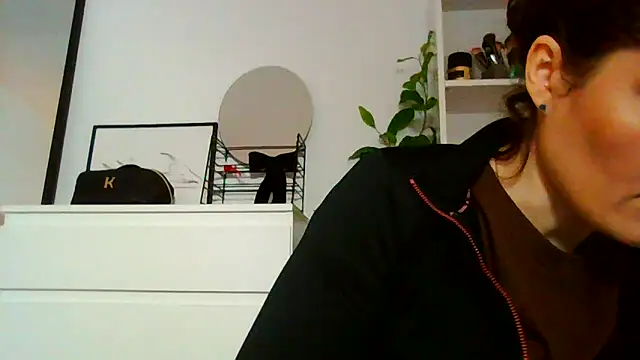 Ms-Lust1- élő XXX-chatje