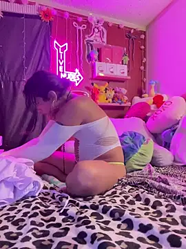 Pokazy przed kamerką – TranSexualJade95
