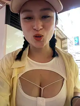 Yolanda9 Show in webcam