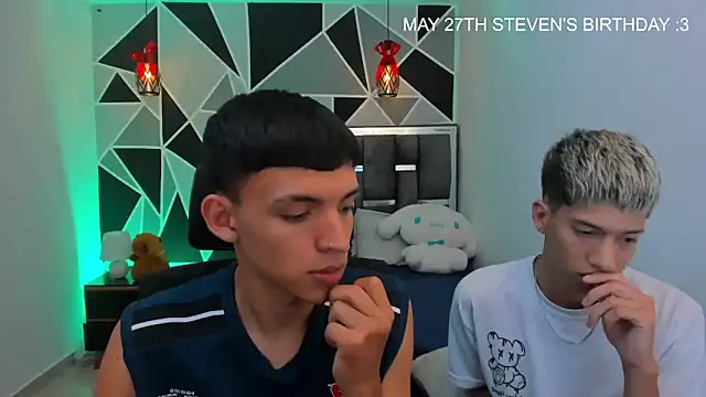Juan_Nd_Steven Live XXX-Chat