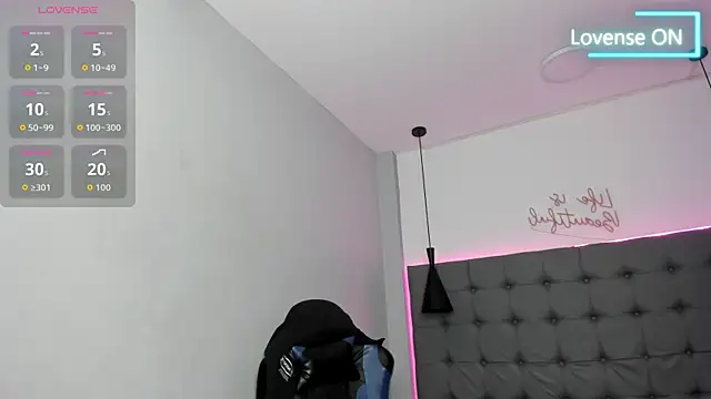scarletcherry18 Adlı Modelin Canlı XXX Sohbeti