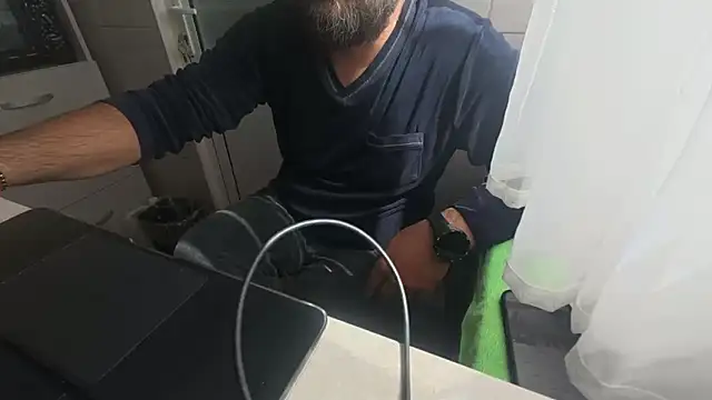 TARKAN1 Adlı Modelin Canlı XXX Sohbeti