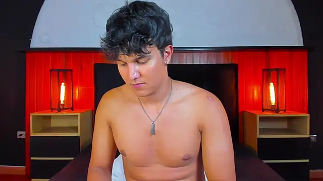 Leo_Savage_ live XXX chat