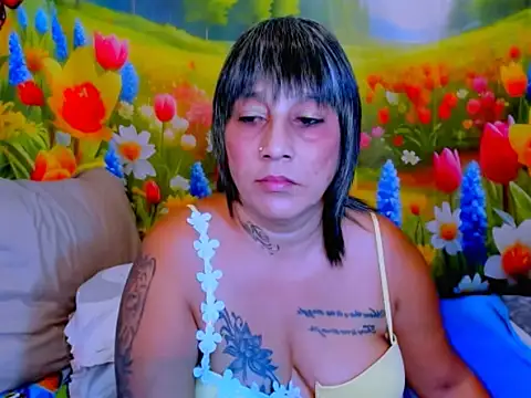 indianroxy's Live XXX Chat