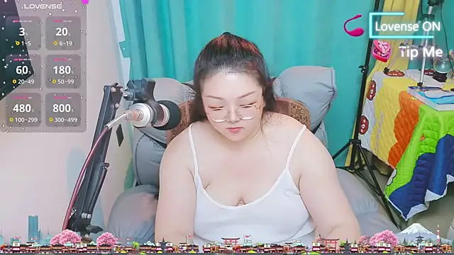 AngelwithEcup élő XXX-chatje