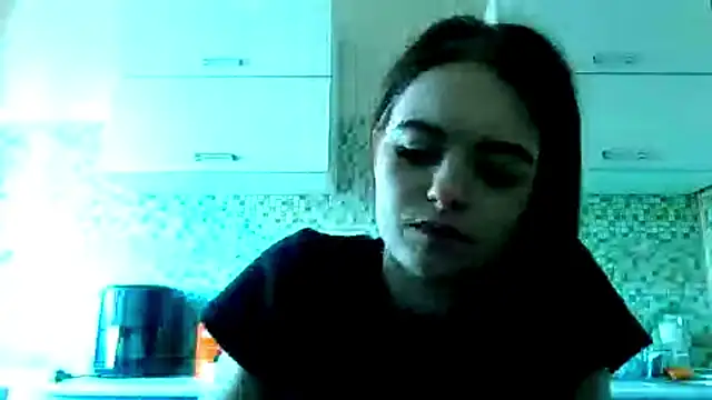 KikiAmino webcam show