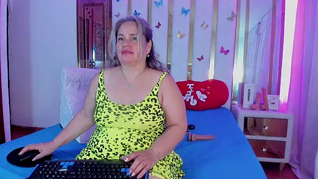 AnyelaGitanaMature Adlı Modelin Canlı XXX Sohbeti