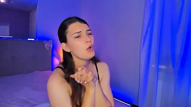 XXX chat uživo modela Laura_Leee