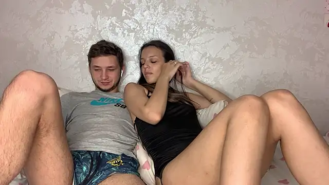 MoonBabyCouple élő XXX-chatje