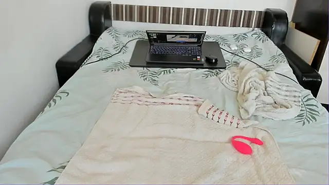 sweet-tinqerbell live XXX chat