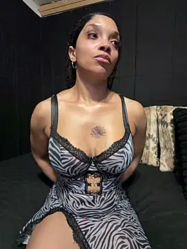 Rakiyahcharms' Live XXX Chat