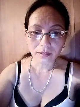 Chat +18 de Cucci07 ao vivo