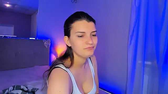 Chatroom XXX en direct de Laura_Leee