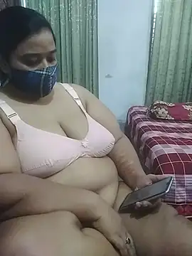 momo_loves' Live XXX Chat