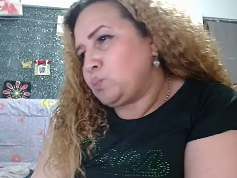 Perla1981--'s Live XXX Chat