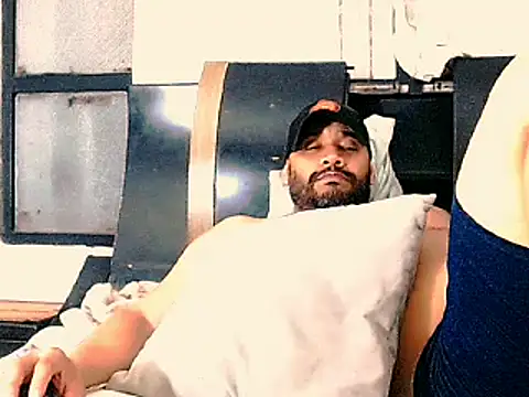 musclehetero webcam show