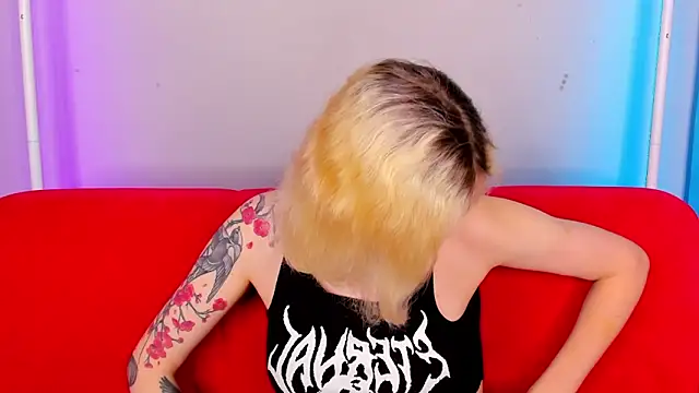 LikiLipsn Live XXX chat