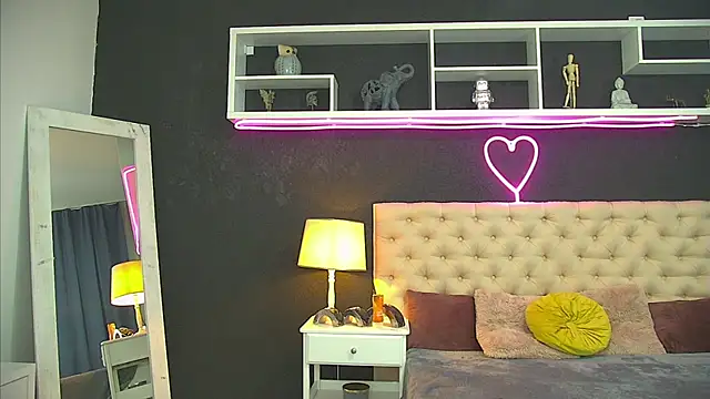 TaniaKaverina's Live XXX Chat