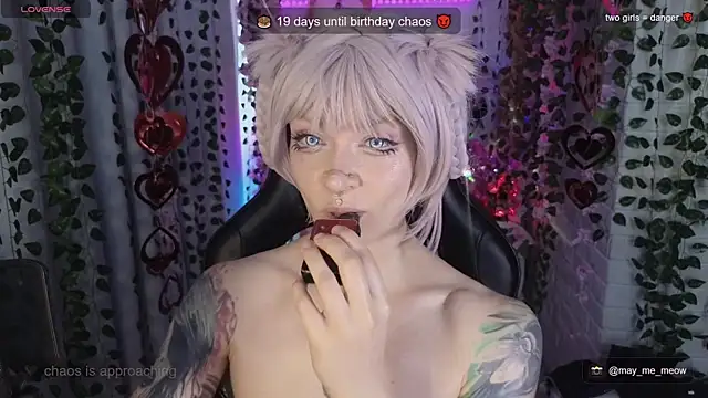 Chat XXX en directo de Mee-Meow