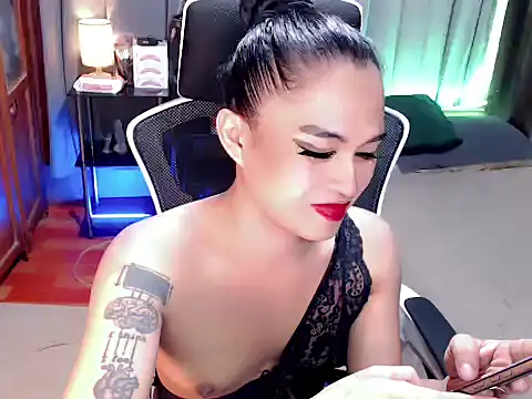 UrAsianGoddess 网络视讯表演