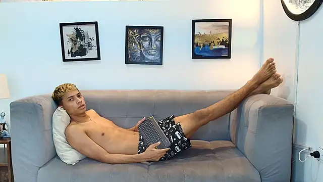 GOLD_BOYS' Live XXX Chat