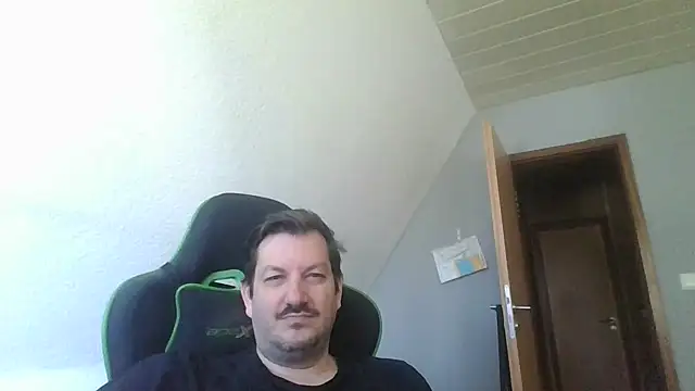 Golffahrer1982 Show in webcam